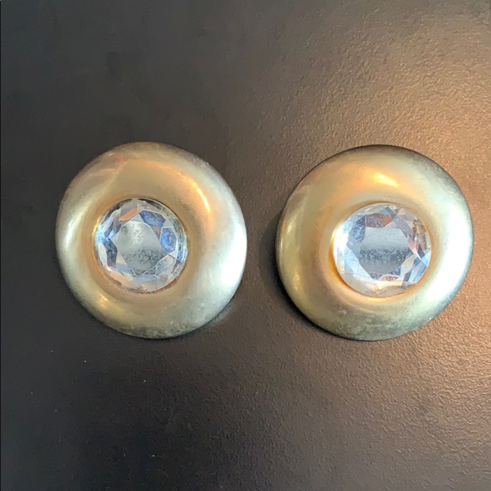 Vintage round gold earrings with large rhinestone